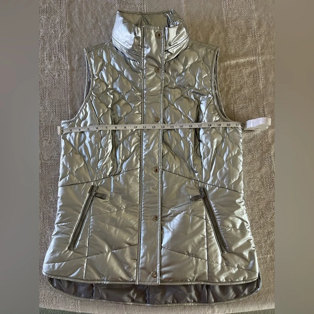 T by Talbots Silver Metallic Quilted Puffer Vest Women’s Size M Snap Zip Hood - Picture 6 of 7